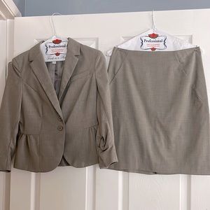 New York & Company skirt suite set!